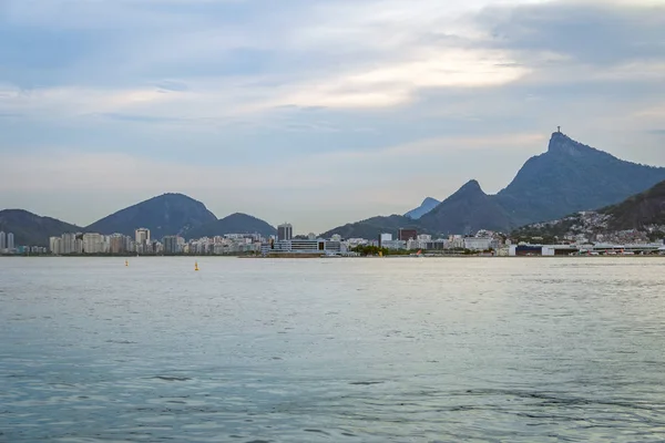 Rio Janeiro Skyline Vista Dalla Baia Guanabara Con Corcovado Mountain — Foto Stock
