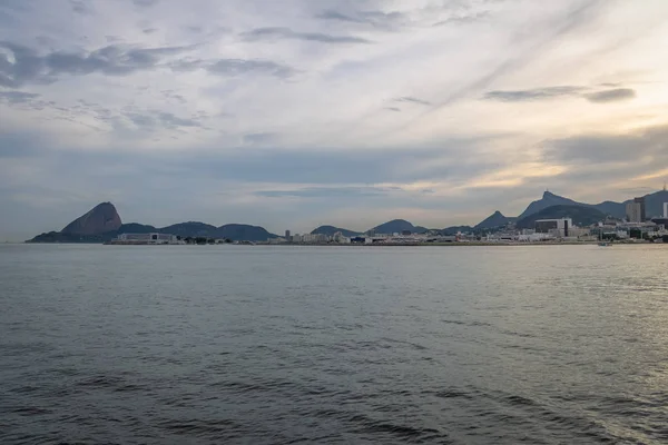 Sugar Loaf Corcovado Dağları Ile Guanabara Körfezirio Janeiro Siluet Görünümü — Stok fotoğraf