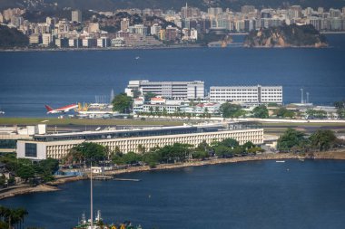 Uçağı Santos Dumont Havaalanı - Rio de Janeiro, Brezilya kalkıyor, havadan görünümü