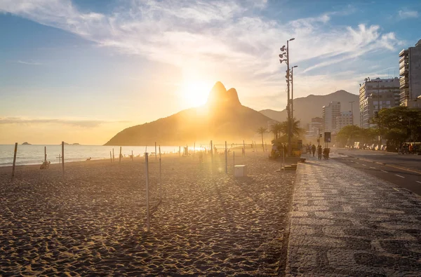 Spiaggia Ipanema Due Fratelli Dois Irmaos Montagna Tramonto Rio Janeiro — Foto Stock