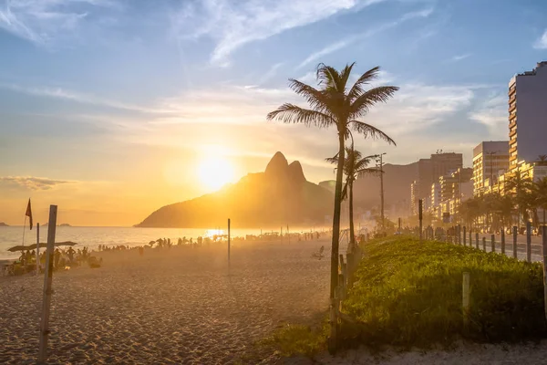 Spiaggia Ipanema Due Fratelli Dois Irmaos Montagna Tramonto Rio Janeiro — Foto Stock