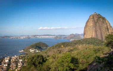 Sugar Loaf Dağı ve havadan görünümü bir Guanabara Körfezi Urca Hill - Rio de Janeiro, Brezilya