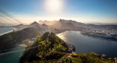 Rio de Janeiro Urca ve Corcovado dağ ve Guanabara Körfezi - Rio de Janeiro, Brezilya ile havadan görünümü