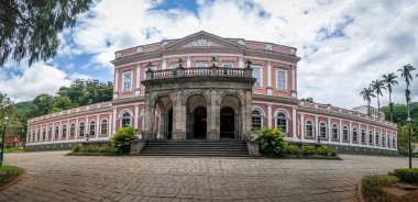 Petropolis, Brezilya - 9 Kasım 2017: Brezilya Monarşisi İmparatorluk Müzesi eski Kış Sarayı - Petropolis, Rio de Janeiro, Brezilya