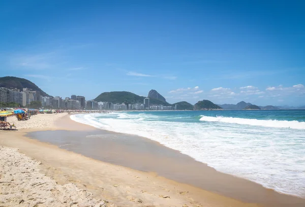 Copacabana Strand Cukorsüveg Hegy Háttér Rio Janeiro Brazília — Stock Fotó