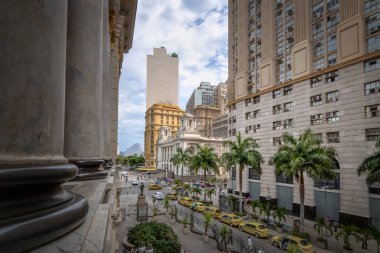 Rio de Janeiro, Brezilya - 26 Ekim 2017 Rio de Janeiro şehir merkezi manzaralı Rio de Janeiro Belediye Tiyatrosu - Rio de Janeiro, Brezilya