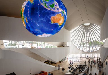 Rio de Janeiro, Brezilya - 31 Ağustos 2017: giriş holü, yarın Müzesi (Museu Amanha) iç - Rio de Janeiro, Brezilya