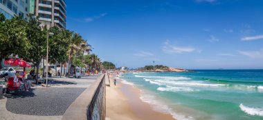 Rio de Janeiro, Brezilya - 2 Kasım 2017: panoramik Arpoador Beach ve taş - Rio de Janeiro, Brezilya