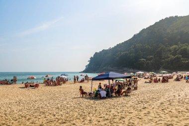 Sao Sebastiao, Brezilya - 8 Şubat 2017: Praia de Santiago Beach - Sao Sebastiao, Sao Paulo, Brezilya