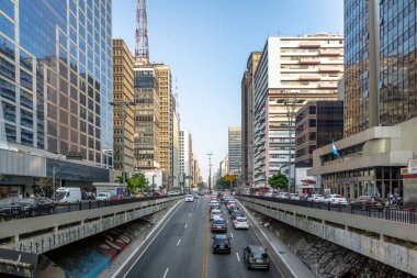 Sao Paulo, Brezilya - Eyl 24, 2017: Paulista Avenue - Sao Paulo, Brezilya taşıma arabaları