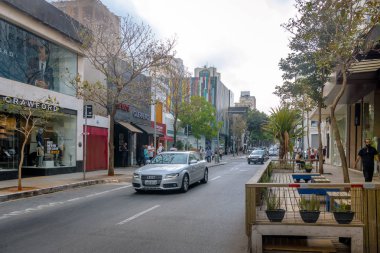 Sao Paulo, Brezilya - 27 Sep 2017: Oscar Freire, süslü bir alışveriş caddesi - Sao Paulo, Brezilya