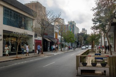 Sao Paulo, Brezilya - 27 Sep 2017: Oscar Freire, süslü bir alışveriş caddesi - Sao Paulo, Brezilya