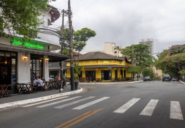 Sao Paulo, Brezilya - 27 Eylül 2017: Vila Madalena Street ve barlar - Sao Paulo, Brezilya