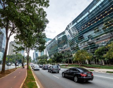 Sao Paulo, Brezilya - 20 Ekim 2017: Sao Paulo finans bölgesindeki Faria Lima Caddesi'nde builidings - Sao Paulo, Brezilya