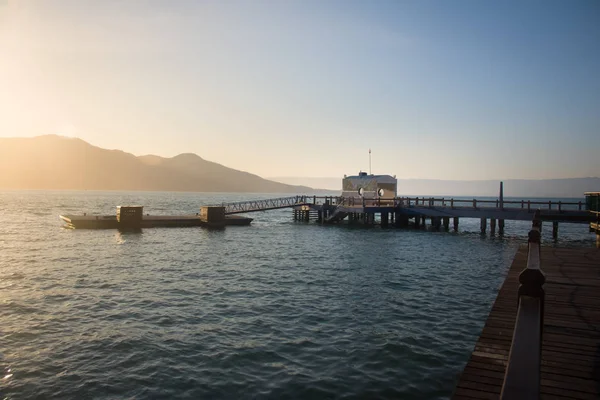 Solnedgången Ilhabela Piren Med Sao Sebastiao Bakgrunden Ilhabela Sao Paulo — Stockfoto