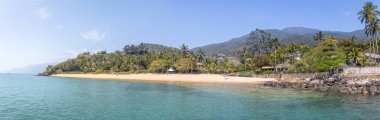 Praia da Feiticeira Sahili 'nin panoramik manzarası - Ilhabela, Sao Paulo, Brezilya
