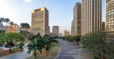 Vale Anhangabau (Anhangabau Valley) Viaduto do Cha (çay viyadük) - Sao Paulo, Brezilya göster