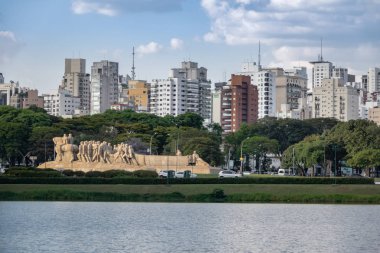 Bandeiras Anıtı, Ibirapuera Parkı ve şehir manzarası - Sao Paulo, Brezilya