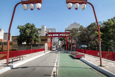 Torii kapıda Liberdade Bulvarı Liberdade Japon mahallesinde - Sao Paulo, Brezilya