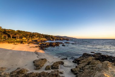 Plaj manzarası boyunca ünlü 17 mil sürücü - Monterey, Kaliforniya, ABD