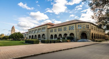 Stanford Üniversitesi Kampüsü ve Hoover Tower - Palo Alto, Kaliforniya, ABD