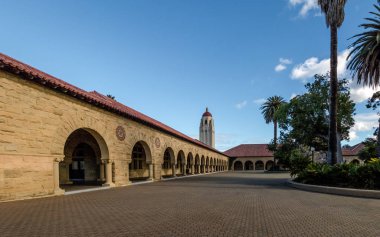 Stanford Üniversitesi Kampüsü ve Hoover Tower - Palo Alto, Kaliforniya, ABD
