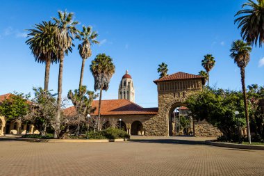 Stanford Üniversitesi Kampüsü ve Hoover Tower - Palo Alto, Kaliforniya, ABD