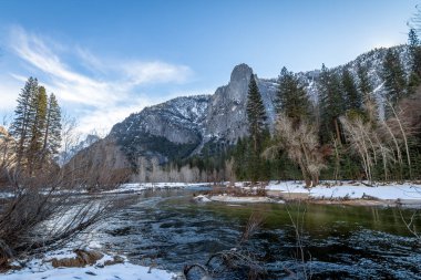 Yosemite Vadisi'nden kaya oluşumları, kış - Yosemite Milli Parkı, Kaliforniya, ABD