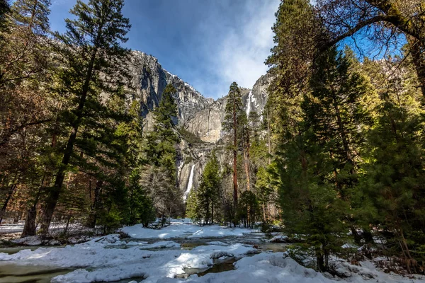 Upper Lower Yosemite Falls Parque Nacional Yosemite Califórnia Eua — Fotografia de Stock