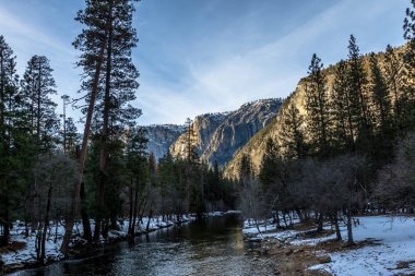 Yosemite Vadisi'nden kaya oluşumları, kış - Yosemite Milli Parkı, Kaliforniya, ABD