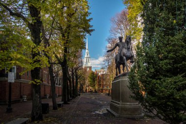 Paul Revere heykel ve eski Kuzey Kilisesi - Boston, Massachusetts,