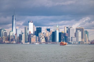 Staten Adası feribot ve Aşağı Manhattan Skyline - New York, ABD