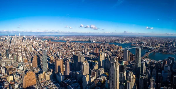 Manhattan Skyline Hava Görünümünü Gökdelenler Doğu Nehri Ile — Stok fotoğraf