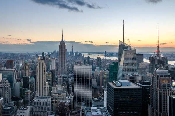 Manhattan Siluetinin Havadan Görünümü Gün Batımında New York Abd — Stok fotoğraf