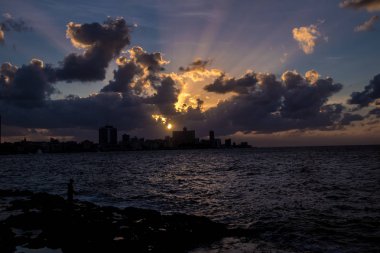 Günbatımında El Malecón - Havana, Küba