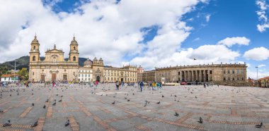 Panoramik Bolivar Meydanı Katedrali ve Kolombiya Ulusal Capitol ve Kongre - Bogota, Kolombiya