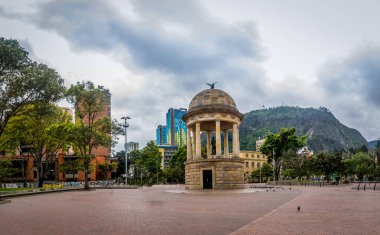 Los Periodistas Park ve Monserrate - Bogota, Kolombiya