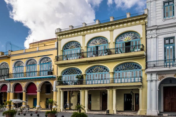 Здания Площади Plaza Vieja Гавана Куба — стоковое фото