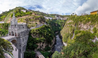 Panoramik Las Lajas Sanctuary - Ipiales, Colombia