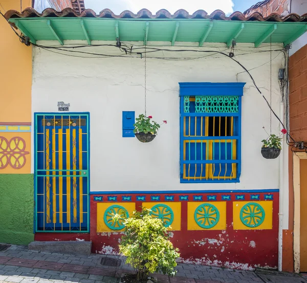 カラフルな家 Guatape コロンビア — ストック写真