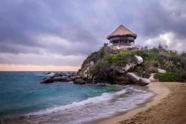 Günbatımı ve plaj kulübe, Cabo San Juan - Tayrona doğal Ulusal