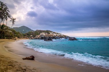 Sunset - Tayrona Milli Parkı, Colomb tropikal plaj