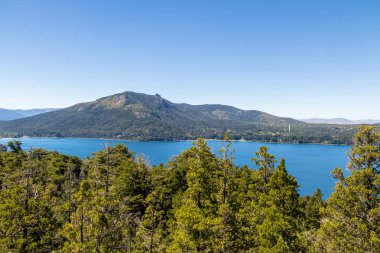 Göl Gutierrez ve bakış açısı Mirador Lago Gutierrez - Bariloche, Patagonia, Arjantin Dağları havadan görünümü