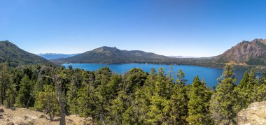 Göl Gutierrez ve bakış açısı Mirador Lago Gutierrez - Bariloche, Patagonia, Arjantin Dağları havadan görünümü