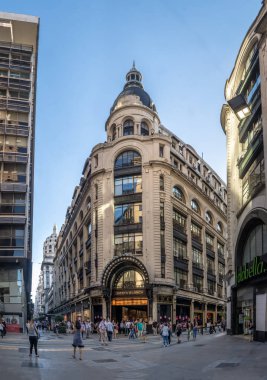 Buenos Aires, Arjantin - 04 Şubat 2018: Calle Florida (Florida Street) - Buenos Aires, Arjantin