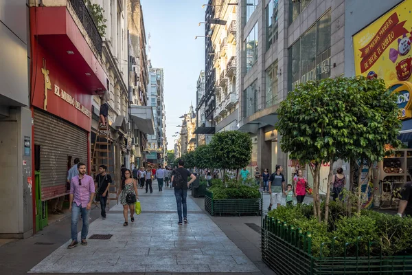 Buenos Aires, Arjantin - 04 Şubat 2018: Calle Florida (Florida Street) - Buenos Aires, Arjantin