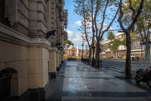 Avenida Mayo Президентским Дворцом Casa Rosada Розовый Дом Заднем Плане — стоковое фото