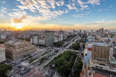 9 de Julio Avenue havadan görünümü gün batımında - Buenos Aires, Arjantin