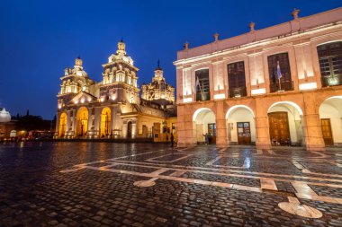 Geceleri Cabildo ve Cordoba Katedrali - Cordoba, Arjantin