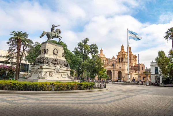マルティン広場とコルドバ大聖堂 コルドバ アルゼンチン — ストック写真